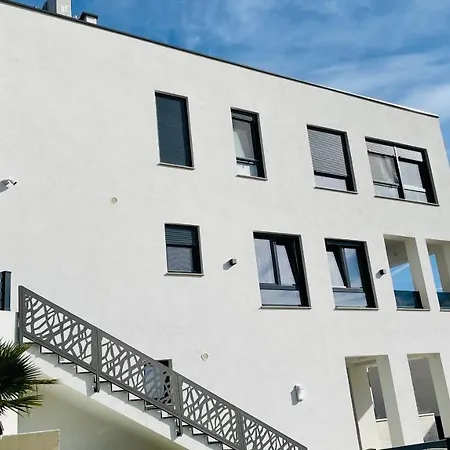 Neru I Holiday home *